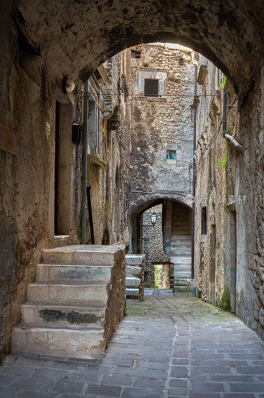 Castelvecchio Calvisio小巷，Abruzzi意大利